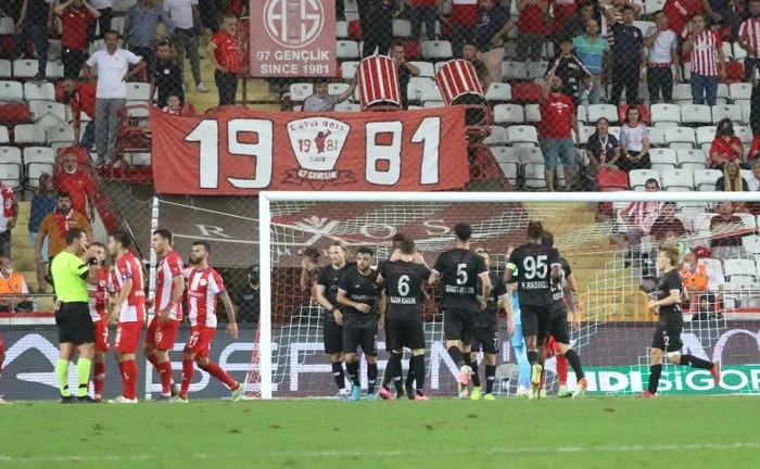 Balotelli atıyor Adana Demir kazanıyor | Antalyaspor 1-2 Adana Demirspor (MAÇ SONUCU ÖZET) - 1
