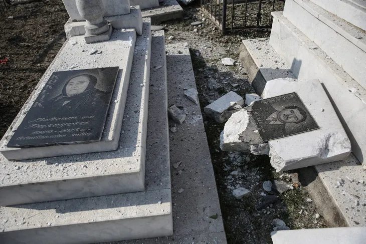 son-dakika-ermenistandan-kanli-saldiri-mezarlik-ziyaretindeki-sivilleri-vurdu-1602759036256.jpg Son dakika: Ermenistan'dan kanlı saldırı! Mezarlık ziyaretindeki sivilleri vurdu - 4