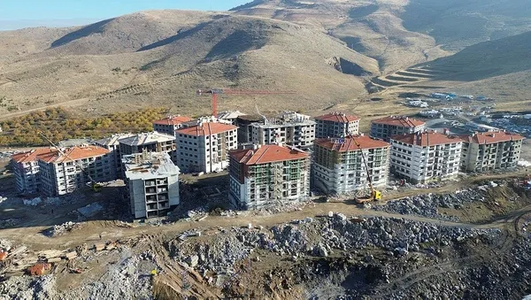 1705690050488.jpeg Sağlam güvenli sıcak yuva! Deprem konutlarında aralıksız mesai: 930 şantiye 307 bin konut... - 1