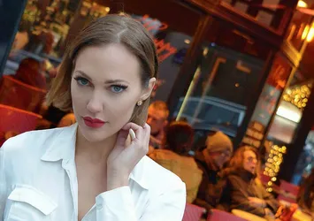 Almanya'daki krize yenik düşen Meryem Uzerli rotasını Urla'ya çevirdi