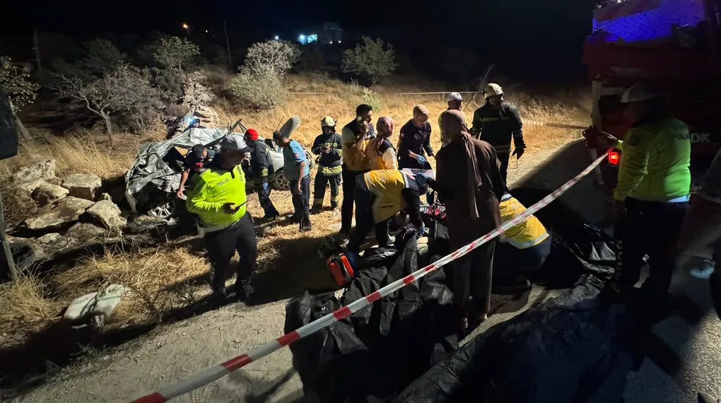 Gaziantep’te katliam gibi kaza: Otobüs ile otomobil çarpıştı