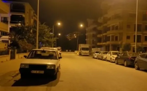 son-dakika-balikesir-ve-bursada-hissedilen-siddetli-bir-deprem-oldu-1654295639747.jpg Son dakika: Balıkesir 4,1 ve 4,7 büyüklüğündeki depremlerle peş peşe sallandı - 1