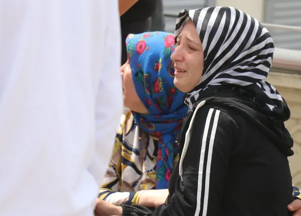 esyalari-yandi-gozu-yasli-kadin-ev-sahibine-nasil-anlatacagini-dusundu-1650981188658.jpg Eşyaları yandı, gözü yaşlı kadın ev sahibine nasıl anlatacağını düşündü - 2