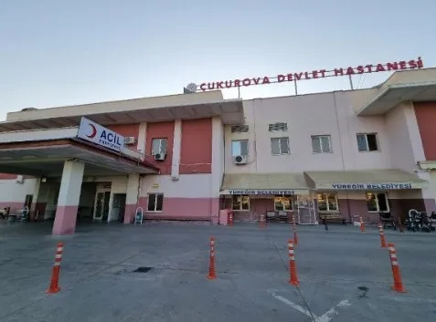 adanada-gozu-donen-kadin-dehset-sacti-once-esinin-basina-sopayla-vurdu-sonra-bicakladi-1653284909552.jpg Adana’da gözü dönen kadın dehşet saçtı! Önce eşinin başına sopayla vurdu sonra bıçakladı - 1