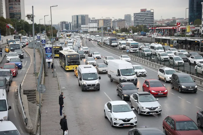 Son dakika: İstanbul’da haftanın ilk iş gününde trafik yoğunluğu!