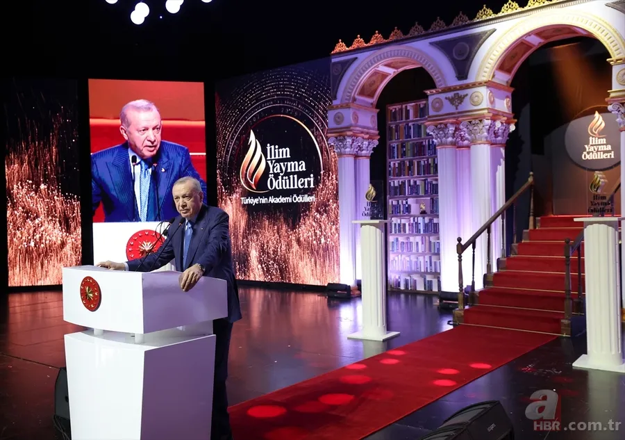 AKM’de bilim gecesi: İlim Yayma Ödülleri sahiplerini buldu 1