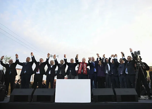 Başkan Erdoğan’dan deprem bölgesindeki köy evlerinin teslim töreninde çiftçilere 10 yeni müjde