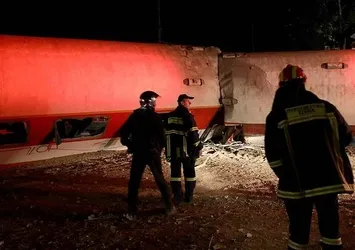 Yunanistan'da yolcu treni raydan çıktı