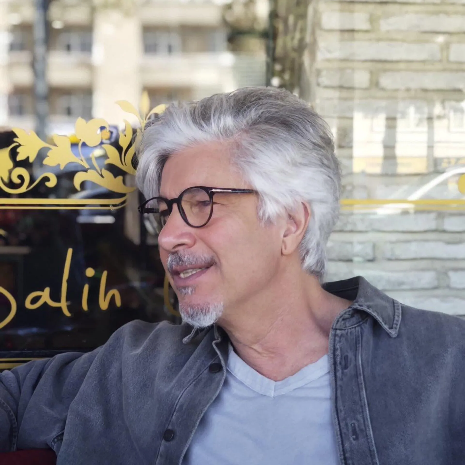 Yapay zekâ reklamı kriz çıkardı: Ferhan Şensoy ve Nejat Uygur’un ailesi isyan etti