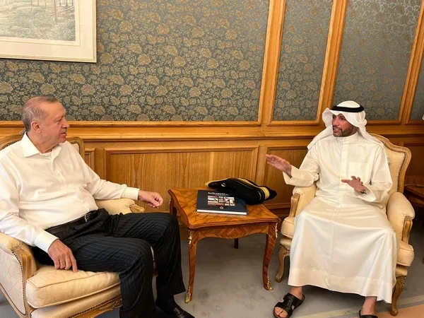 Reis ile görüşme şerefine nail oldum: Kuveyt Meclis Başkanı Marzouq Al-Ghanim Başkan Erdoğan ile Mekke’de buluştu