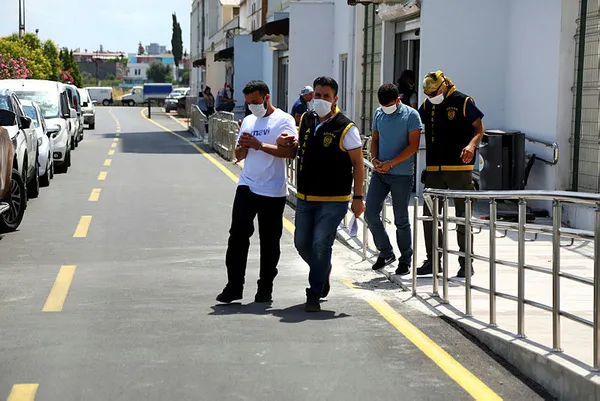 Son dakika: Adana'da film sahnesi gibi soygun! Altınları alıp böyle kaçtılar | Video - 6