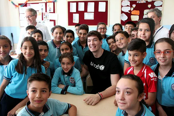 Milli basketbolcu Cedi Osman, öğrencilerle buluştu