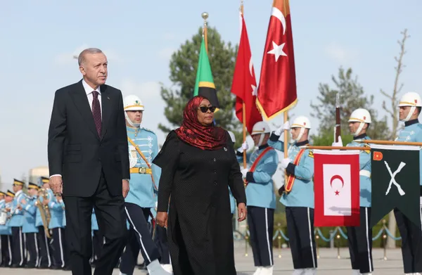 tanzanya-cumhurbaskani-ankarada-baskan-erdogan-samia-suluhu-hassani-resmi-torenle-karsiladi-1713454516967.jpg Tanzanya Cumhurbaşkanı Ankara'da! Başkan Erdoğan: Bu ziyaret bir dönüm noktası olacak - 1