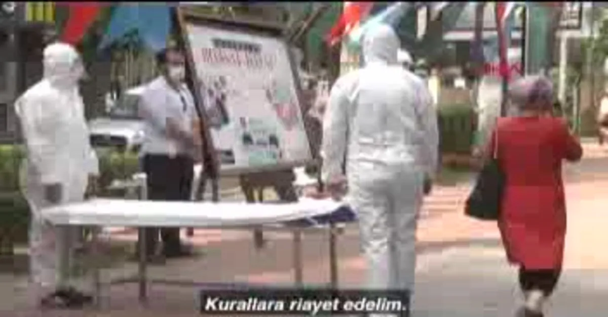 Tulum ve sedye ile geldiler... Maske takmayanları böyle uyardılar!