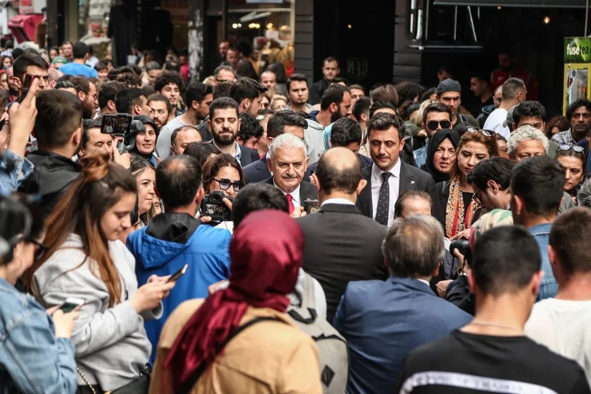 Binali Yıldırım'a BeÅiktaÅ'ta yoÄun ilgi ile ilgili görsel sonucu