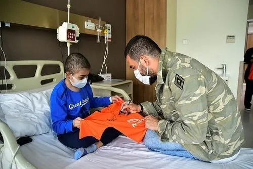 Arda Turan'dan anlamlı ziyaret - 1