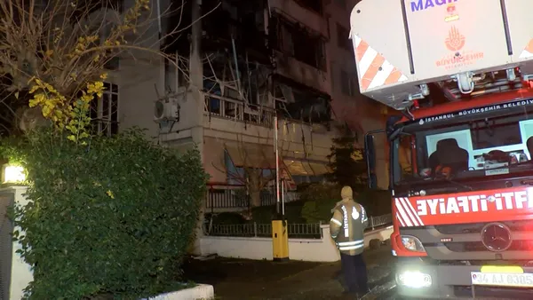Kadıköy'de hareketli gece! 10 katlı binada korkutan yangın - 4