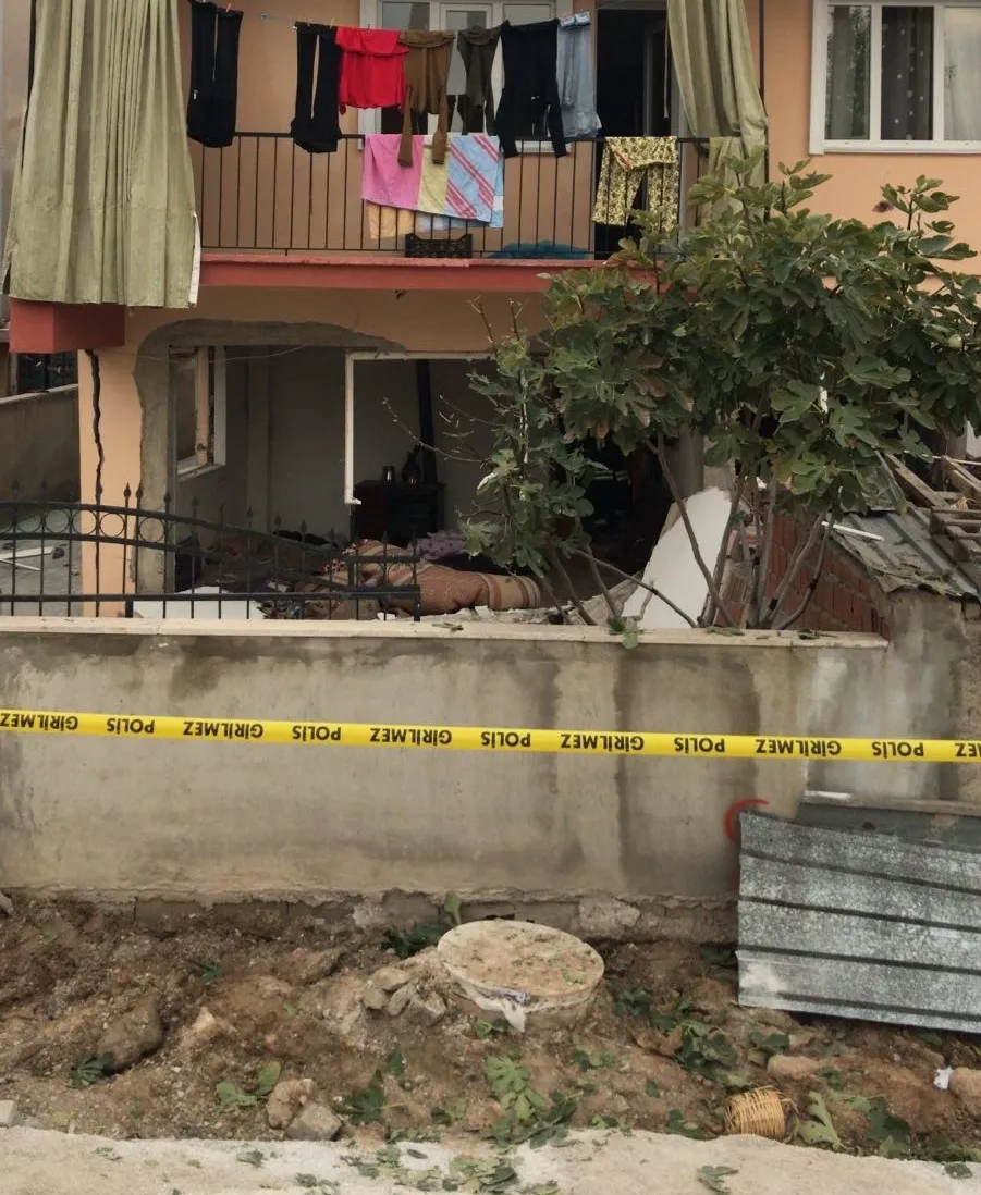 Denizli'de bir evde patlama: 5 yaralı - 1