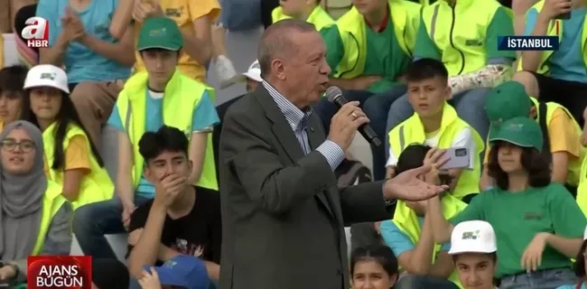 baskan-erdoganin-havadaki-elinin-sikmaya-calisti-sevval-gokcukur-a-habere-konustu-1654242561386.jpg Başkan Erdoğan’ın havadaki elini sıkmaya çalıştı! Şevval Gökçukur A Haber’e konuştu - 1