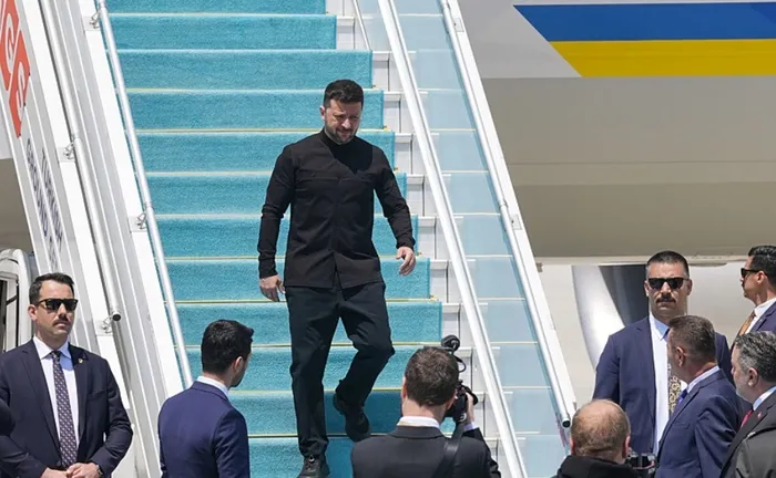 baskan-erdoganin-konugu-volodimir-zelenskiy-ana-gundem-rusya-ukrayna-savasi-1747304922335.jpg Ukrayna Devlet Başkanı Zelenskiy, Başkan Erdoğan ile görüşmek üzere Ankara’ya geldi. (AA)