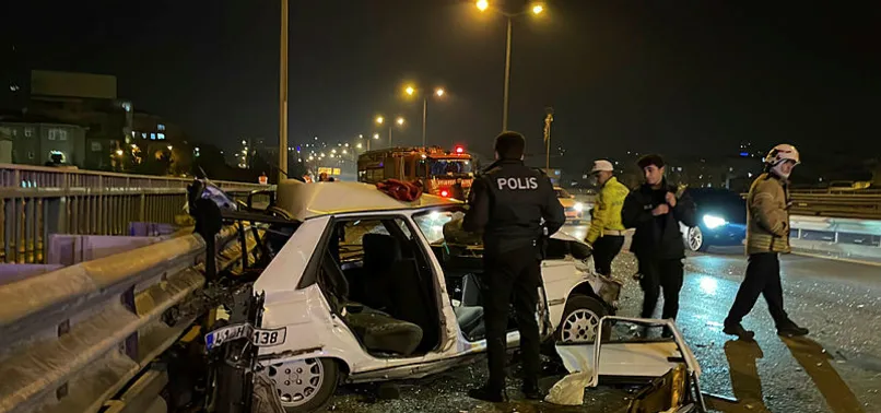 İstanbul'da gece yarısı feci kaza! 2'si ağır 4 yaralı