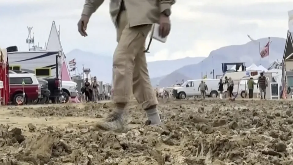 Dünyaca ünlü çöl festivali “Burning Man” çamura gömüldü: 1 ölü