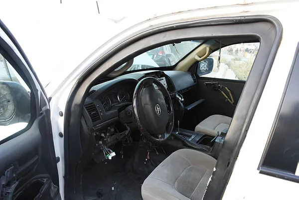 Kabil hurdalığa döndü! Otomobillerini bırakıp kaçmaya çalıştılar yağmacılar iç donanımları bile söktü - 6
