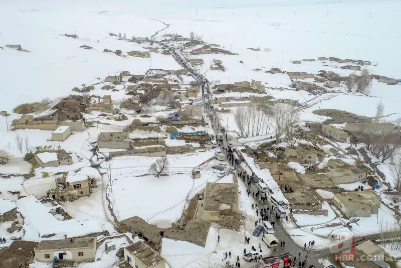 Van'daki göçük altından 3 çocuk cesedi çıkartan itfaiyeci konuştu 22