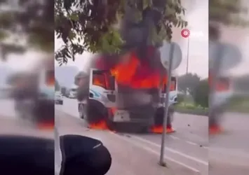 Seyir halindeki kamyon alev alev yandı