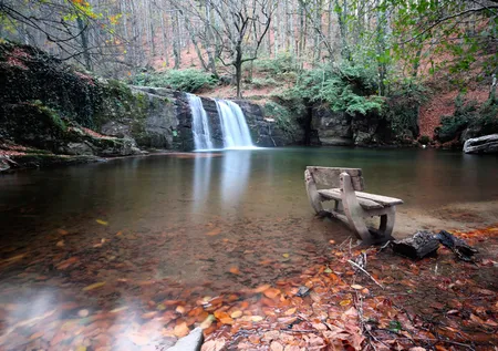 Görüntüler Bursa’dan… Kırık fay hattı ortaya mest eden güzelliği çıkardı! Sonbahar güzelliği…