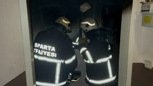prizde-unutulan-sarj-aleti-dehseti-yasatti-kule-dondu-1689320810237.jpg Prizde unutulan şarj aleti dehşeti yaşattı: Küle döndü - 1