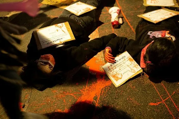 İsrail’de Netanyahu’ya büyük öfke! Suç başbakanı! Evine Git...