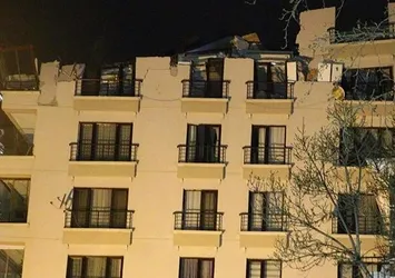 Açelya Apartmanı'nın çatısı çöktü