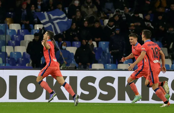 merih-demiral-napoliyi-liderlikten-etti-atalanta-deplasmanda-kazandi-1638658007928.jpg Merih Demiral Napoli'yi liderlikten etti! Atalanta deplasmanda kazandı - 3