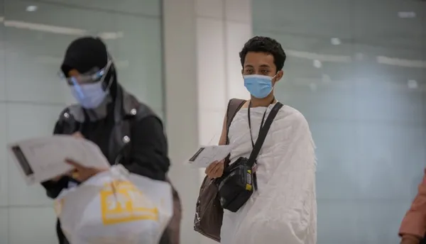 Umre ziyaretleri 8 ay sonra yeniden başladı: İlk kafile Cidde’ye vardı