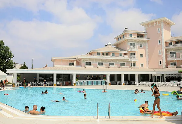 Antalya'ya turist akını: Bir günde 90 bin kişi giriş yapıyor! Bazı otellerde boş yastık bile kalmadı - 3