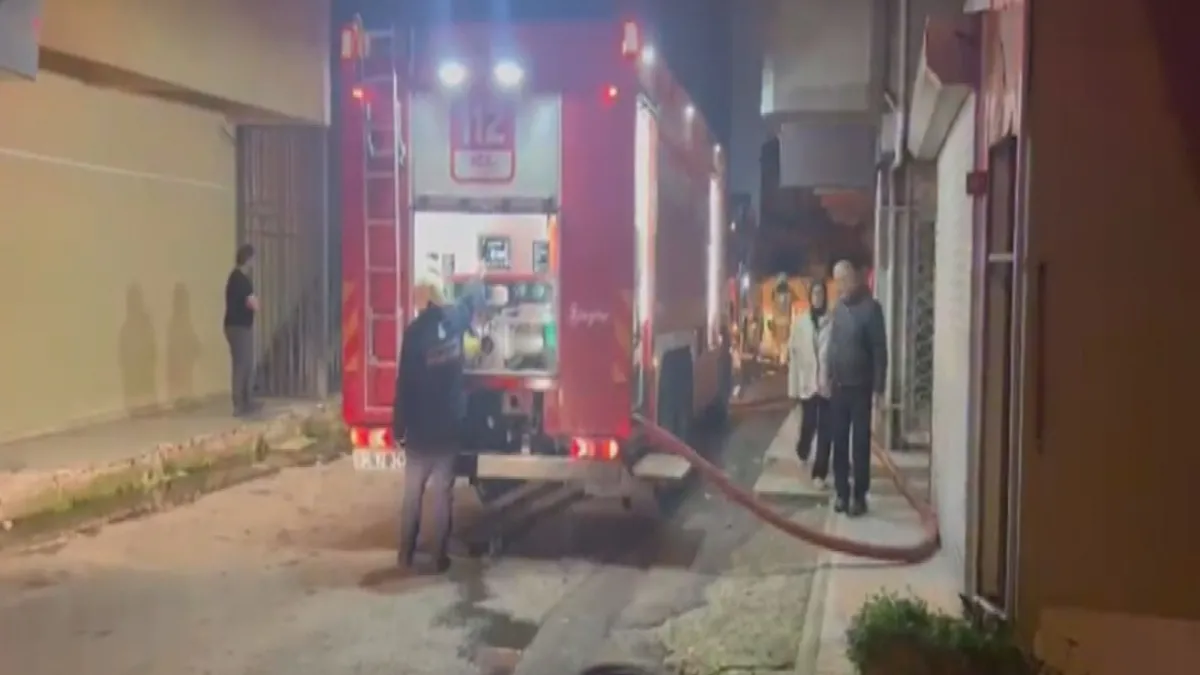 Karaman'da taksi şoförü aydınlatma direğine çarptı