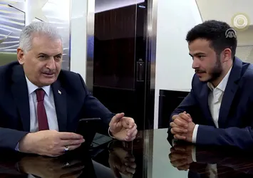 Başbakan Yıldırım uçakta kız istedi