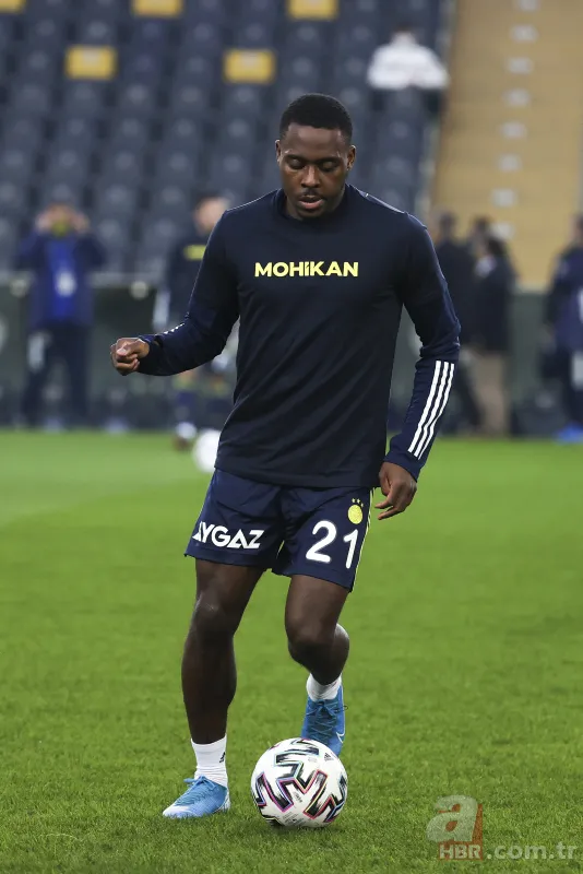 Arda Turan Fenerbahçe-Galatasaray maçı sonrası gözyaşlarına hakim olamadı! İşte o anlar... 15