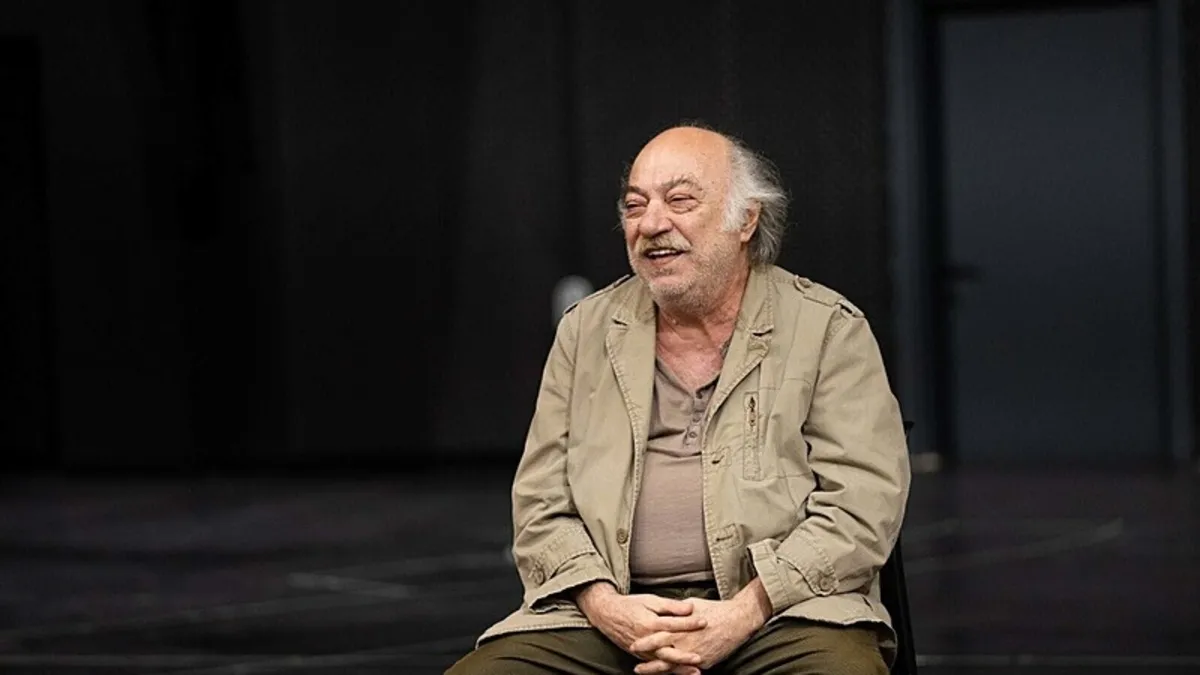 İzmir Büyükşehir Belediyesi'ndeki yolsuzlukta tiyatrocu Yücel Erten de gözaltına alındı