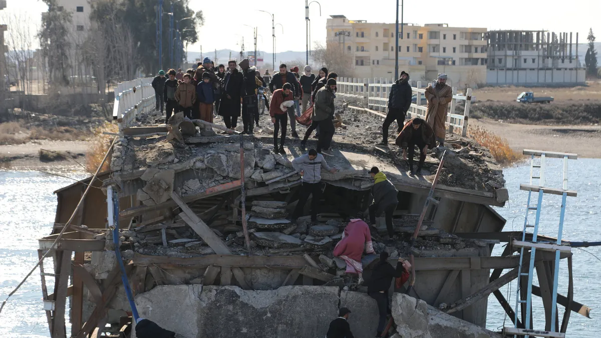 Deyr Hafir'in merkezini ilk kez A Haber görüntüledi! YPG'liler sivillerin çıkmasına engel oluyor