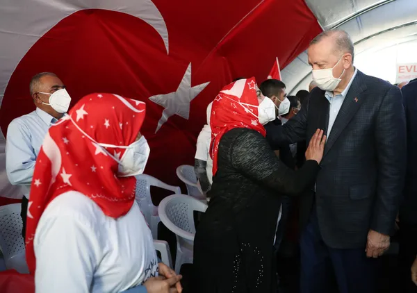 son-dakika-baskan-erdogandan-diyarbakir-annelerine-ziyaret-1625839133227.jpg