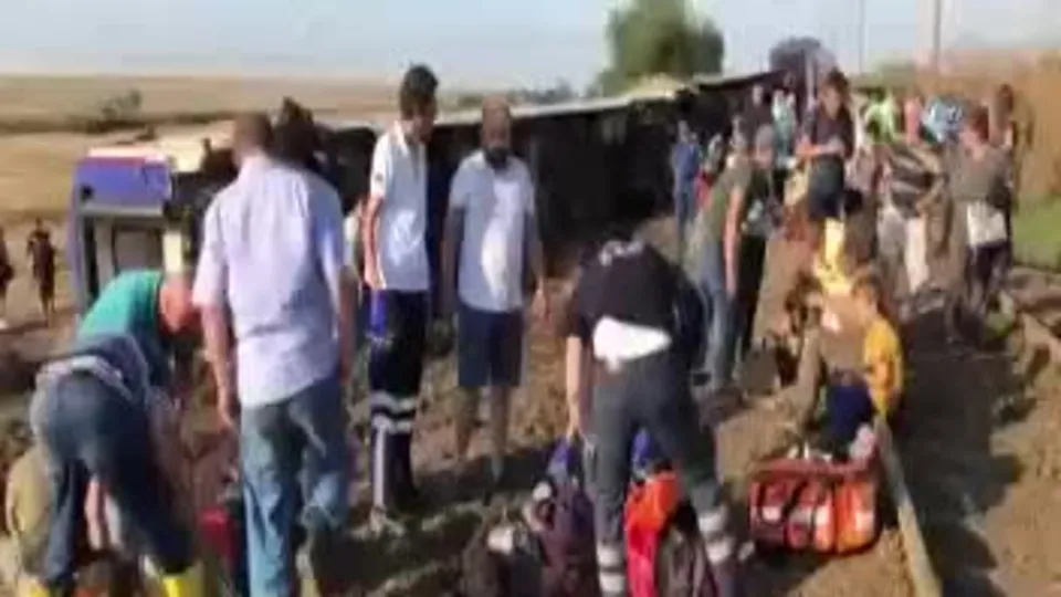 Yolcu treni raydan çıktı!