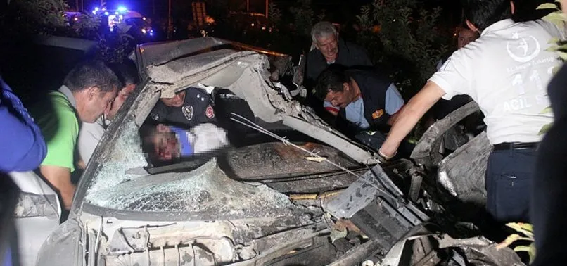 Karaman'da trafik kazası: Otomobilde sıkışan sürücü için herkes seferber oldu