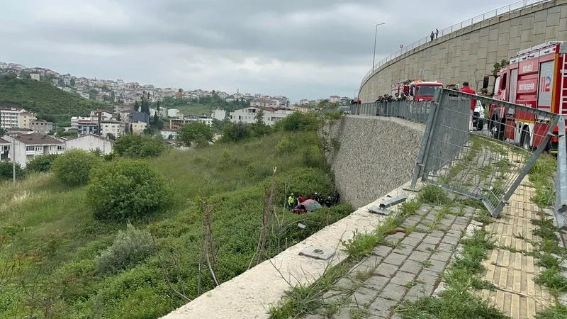 140-kilometre-hizla-giden-otomobil-8-metre-yukseklikten-dustu-5-agir-yarali-1714401684703.jpg 140 kilometre hızla giden otomobil 8 metre yükseklikten düştü: 5 ağır yaralı - 1