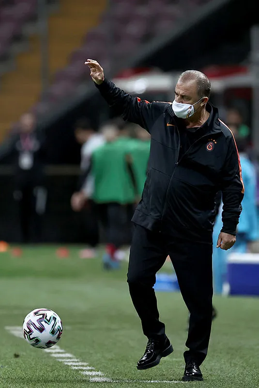derbi-zaferinin-ardindan-fatih-terimden-ilk-aciklama-kolay-degil-1620506009674.jpg Derbi zaferinin ardından Fatih Terim'den ilk açıklama! ''Kolay değil...'' - 1