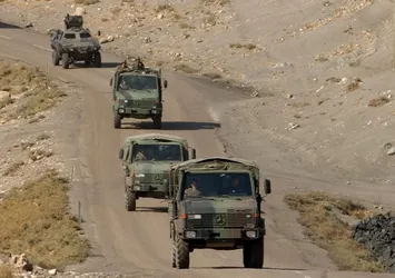 Mardin'de askeri araç devrildi