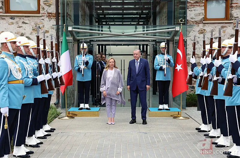 İstanbul'daki zirve Atina'da krize neden oldu! Türkiye saplantısı Yunan halkının psikolojisini bozdu 4