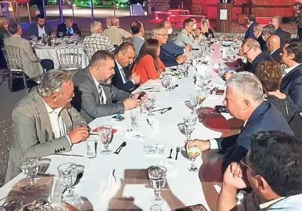 İzmir'de korona sofrası kuran CHP utanmadan hükümeti suçladı - 1