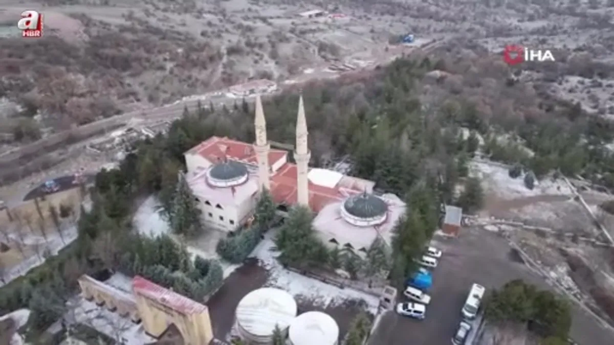 Ankara'da 3 Yıldır her çarşamba türbeye ziyarete gidiyor